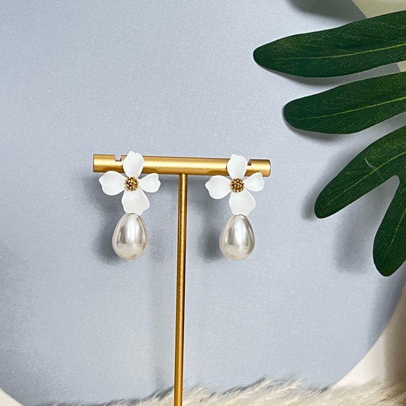 Elegant Floral & Pearl Drop Earrings - Coquette Small Earrings - Flower Earrings - Picture 16 of 16